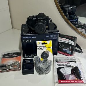 Panasonic Lumix FZ8 Black Digital Camera Set